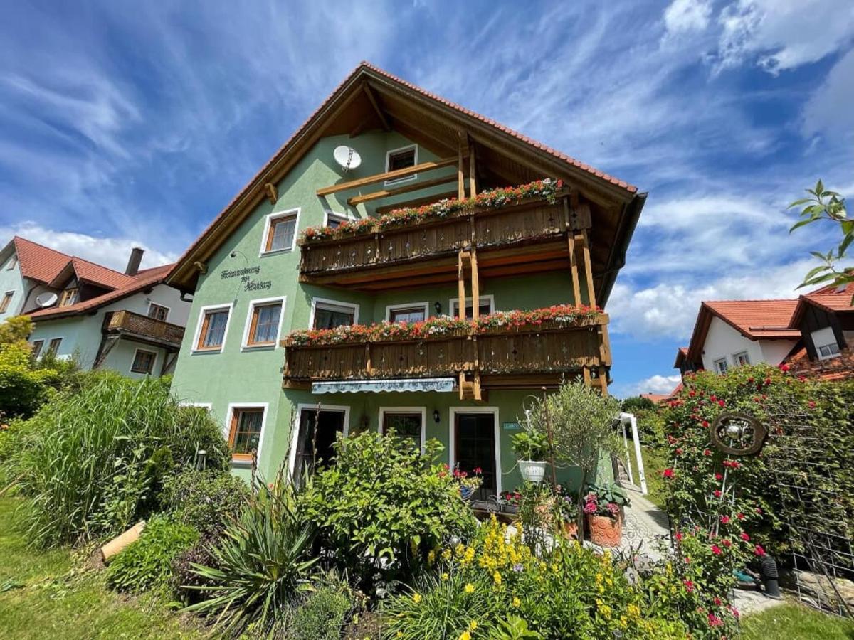 Ferienwohnungen Am Kirchberg ノイアルベンロイト エクステリア 写真
