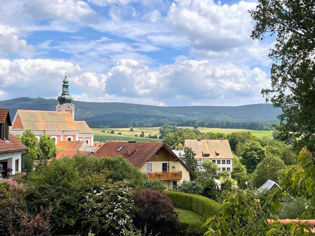 Ferienwohnungen Am Kirchberg ノイアルベンロイト エクステリア 写真